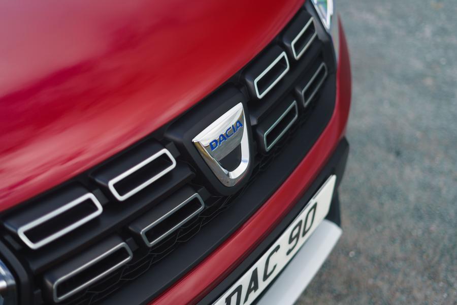 Детали экстерьера Dacia Sandero Stepway Techroad 2019 года  (UK) (фото 10 из 35)